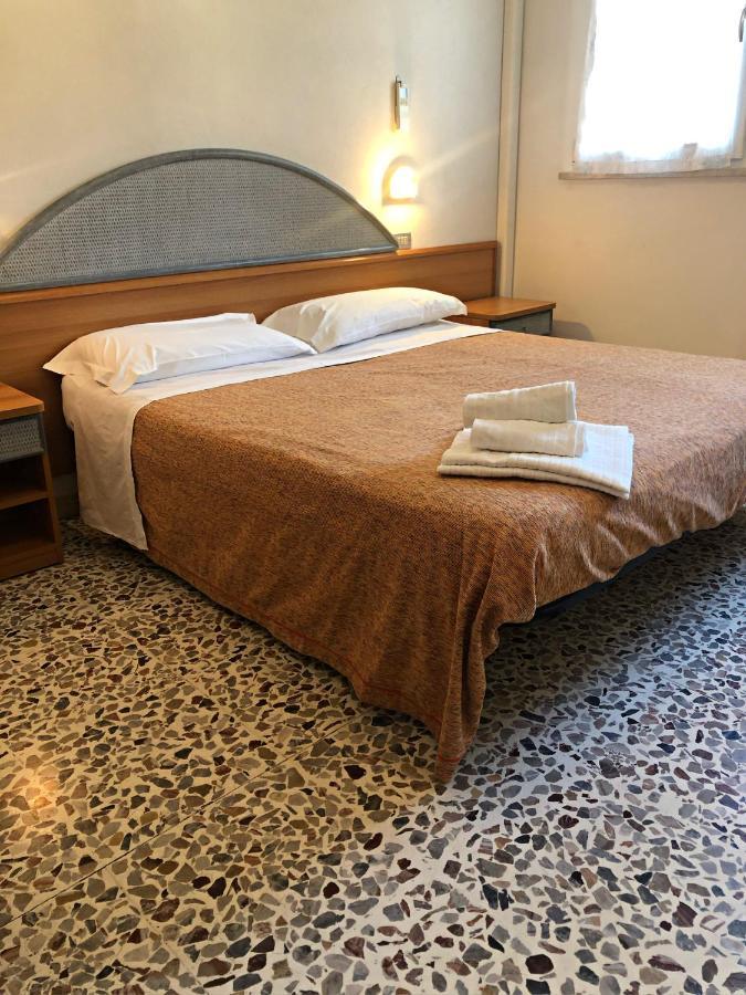Hotel Del Falco Cervia Exteriör bild