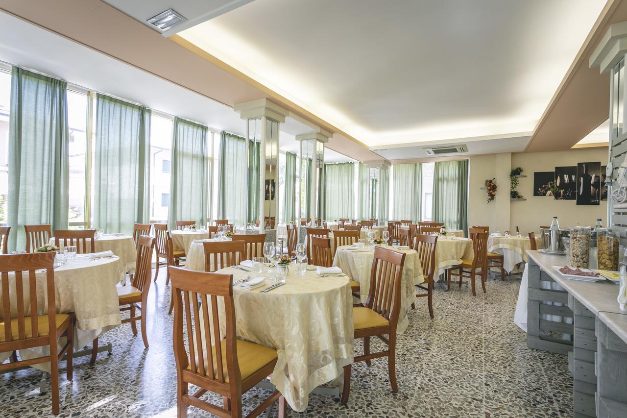 Hotel Del Falco Cervia Exteriör bild
