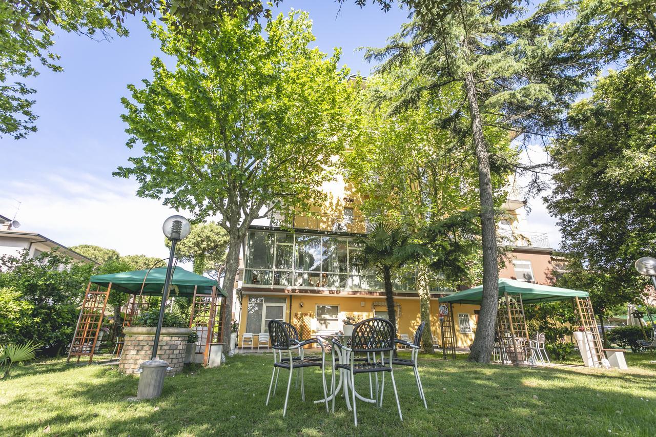 Hotel Del Falco Cervia Exteriör bild