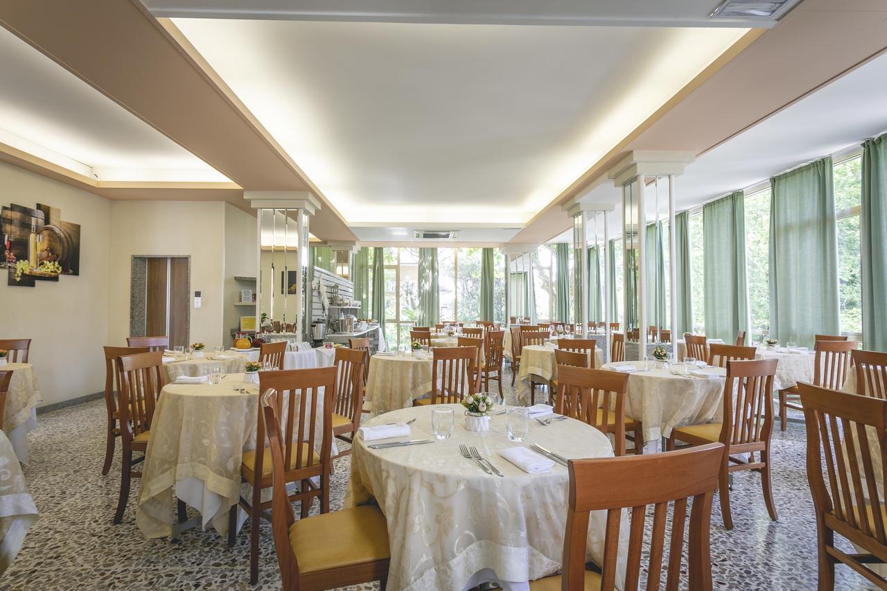 Hotel Del Falco Cervia Exteriör bild